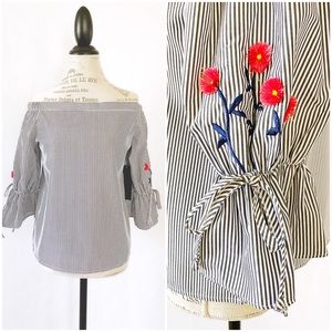 * FINAL PRICE * Adorable Top with Sleeve Detail